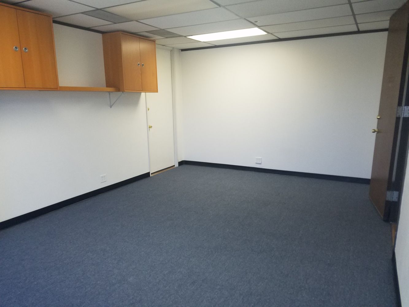 BEST VIEW IN THE VALLEY. EXTRA LARGE, PRIVATE OFFICE. SEVERAL USES.